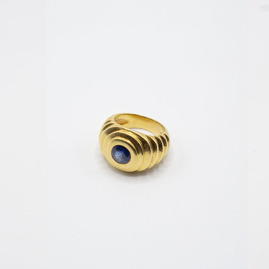 Sapphire gold ring