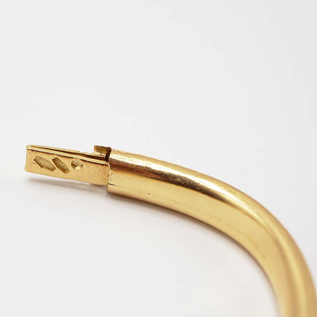 Textured gold bangle
