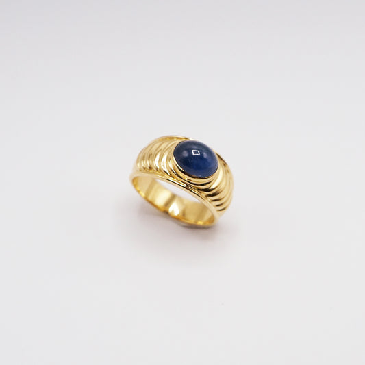 Sapphire gold ring